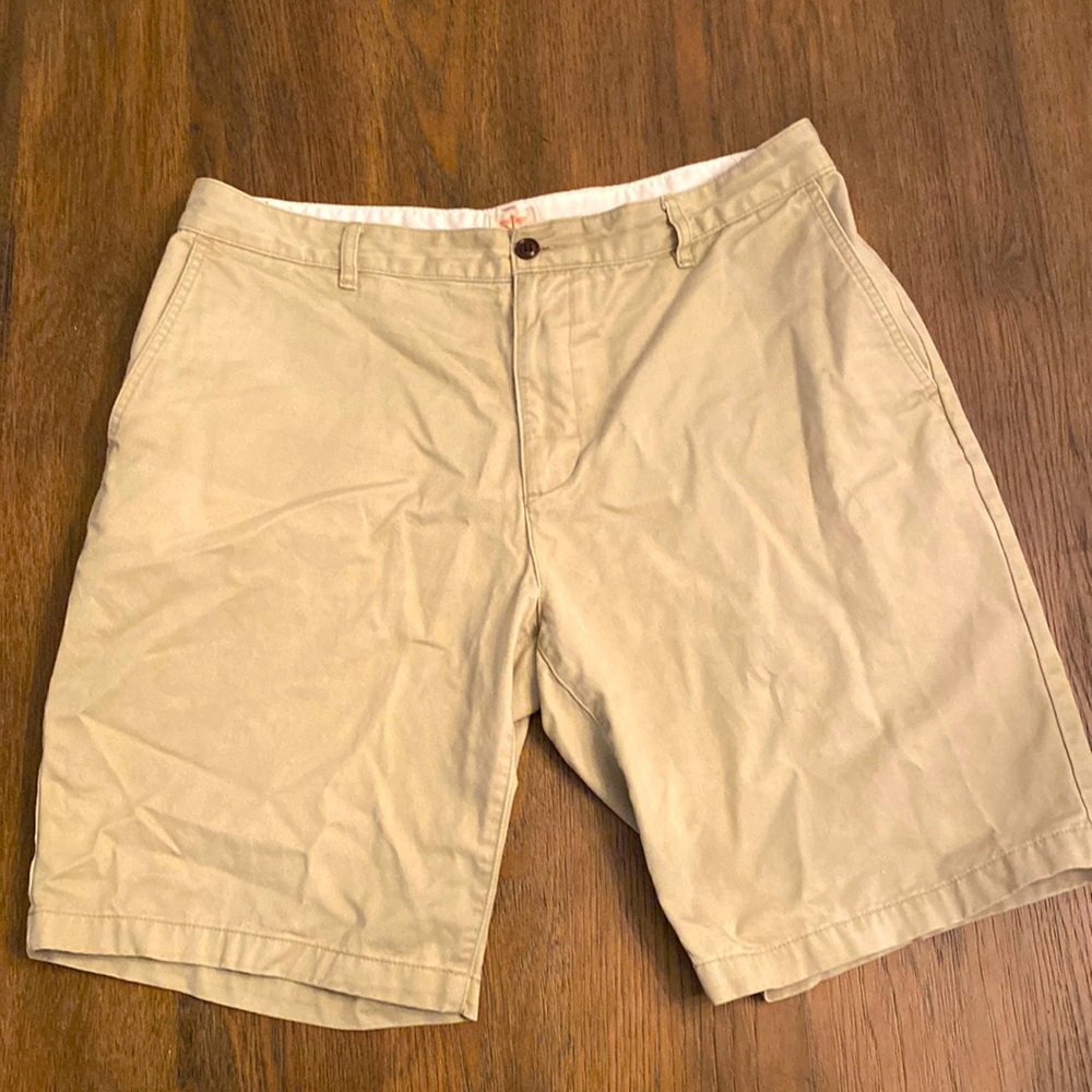 Dockers khaki shorts size 36.